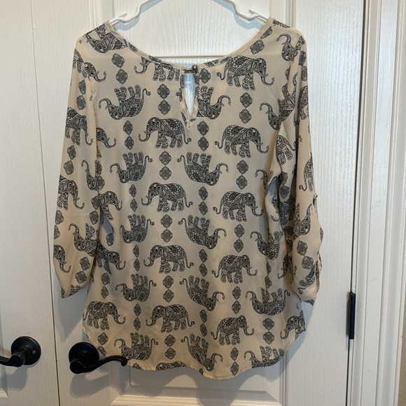 Size Medium Business Casual Blouse from Agaci - Picture 2 of 5